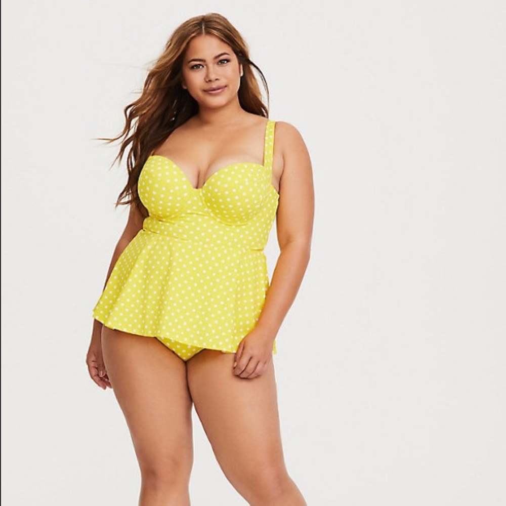 🍋Torrid Yellow Polka Dot Swim Suit🍋 Size 3